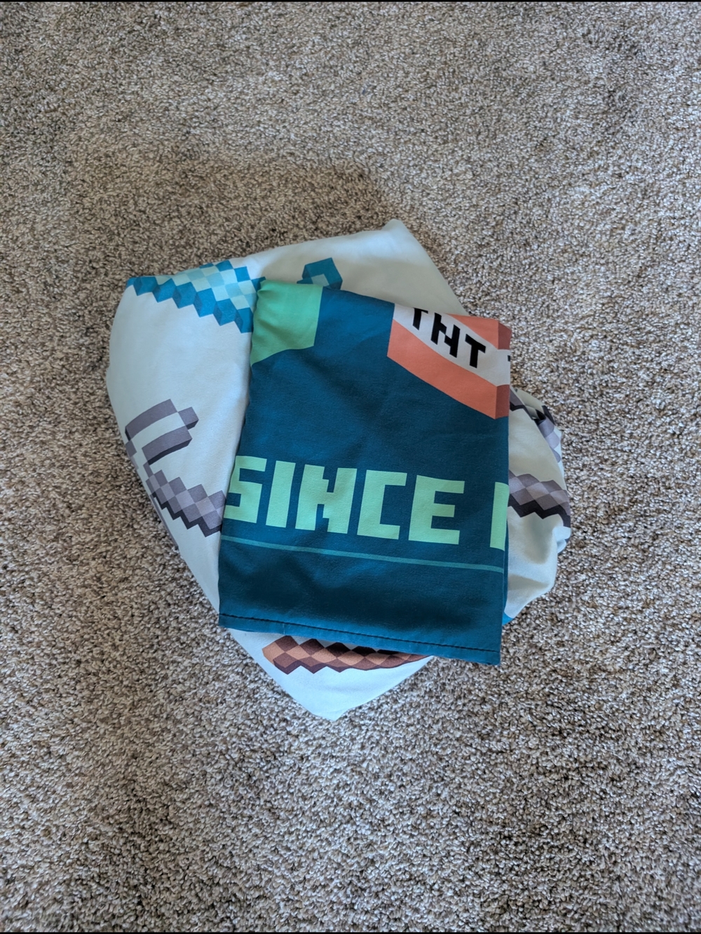 Minecraft Kids Twin Bedding with Pixel Game Print Pillowcase And Fitted Sheet